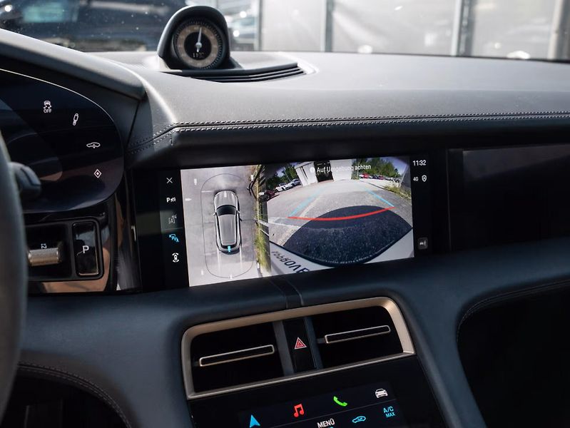 Porsche Taycan GTS Sport Turismo HuD Pano Ven - fotka 16 z 19