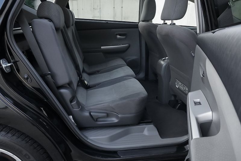 Toyota Prius 1.8 HYBRID 7míst - fotka 25 z 34