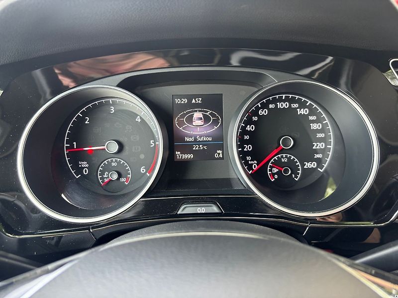 Volkswagen Touran 2.0TDi/2017/7MÍST.MAN6.110KW-Z - fotka 31 z 50