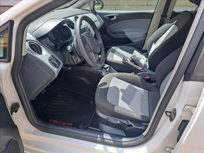 Seat Ibiza 1,2 i - fotka 19 z 41