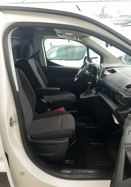 Toyota ProAce City 1.5 D-4D 100 Active SWB, ČR - fotka 11 z 22