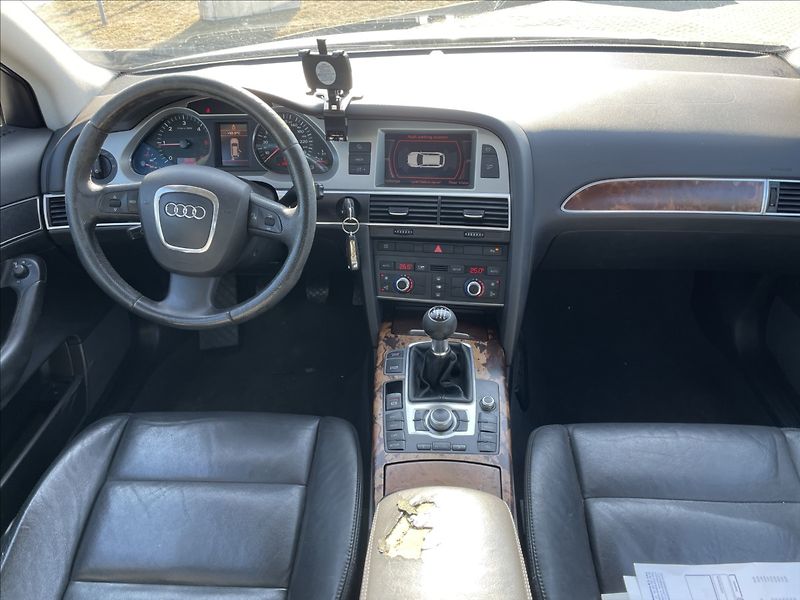Audi A6 2,0 TDi 103kw Avant Xenon Kůže - fotka 12 z 33