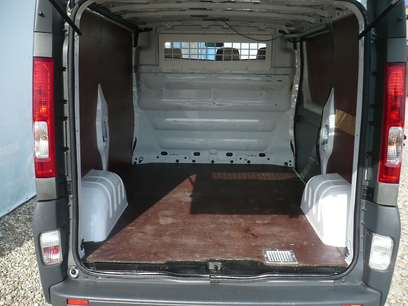 Opel Vivaro 2.0DCI 66Kw Klima L1H1 - fotka 19 z 21
