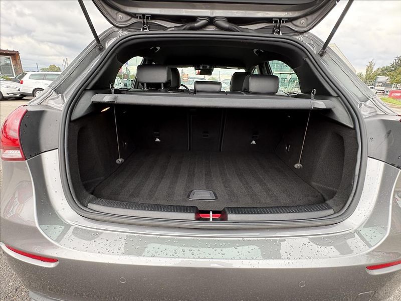 Mercedes-Benz Třídy A 1,3 250e Full Led,Navi,Výhřev - fotka 34 z 43