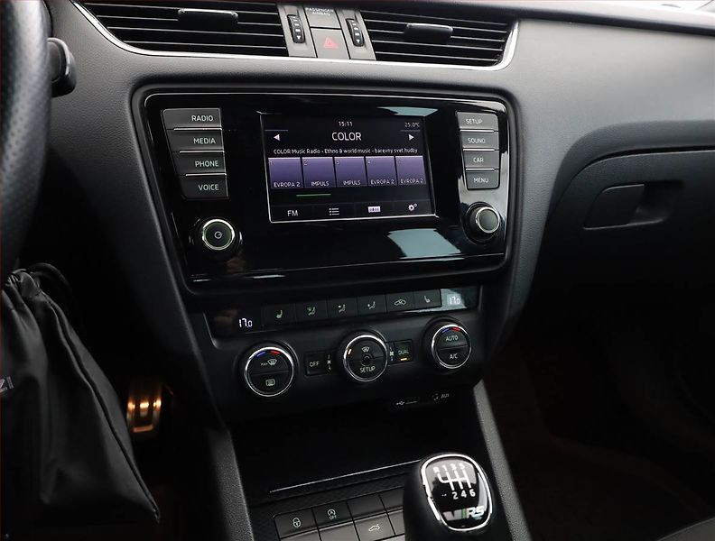 Škoda Octavia (2014) RS 2.0 TDI, Serv.kniha, Xenony - fotka 10 z 18
