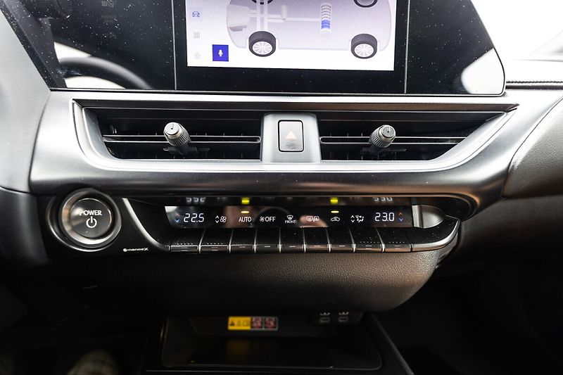 Lexus UX 250h 250H 2,0 HEV F SPORT DESIGN - fotka 14 z 22