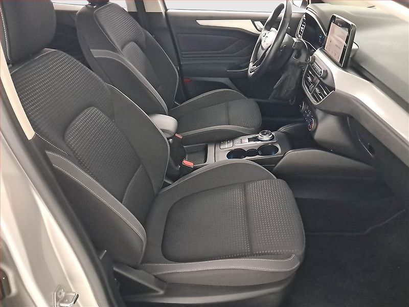 Ford Focus (2019) 1.5 TDCi, Automat, Navi - fotka 9 z 26