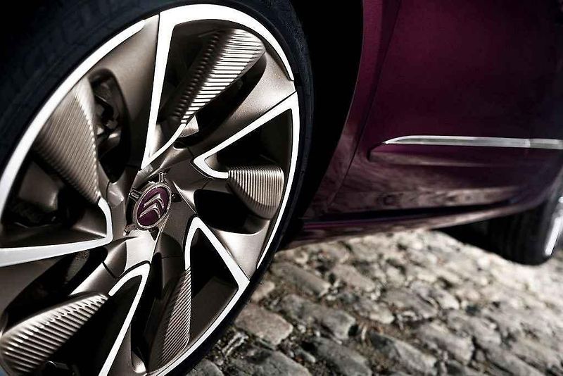 Citroën DS5 ve verzi Faubourg Addict.