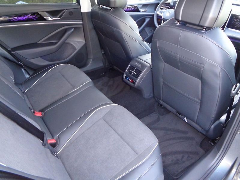 Volkswagen Passat 1,5  eTSI 110 kW mHEV Business - fotka 23 z 30