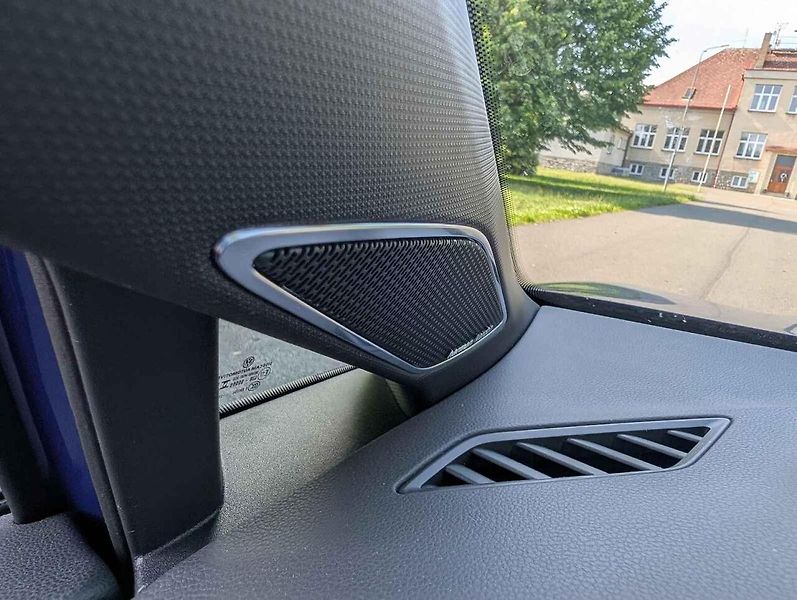 Auto má rádo klikaté silničky.