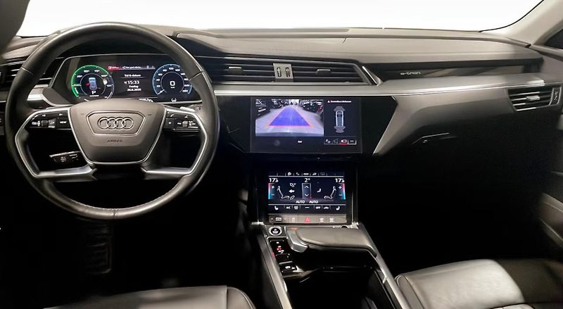 Audi Q8 e-tron 50 Q Kamera Ambient Vzduch LED - fotka 10 z 14
