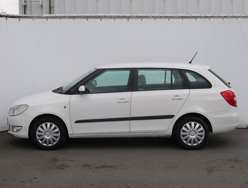 Škoda Fabia (2011) Ambition 1.2 TSI, Serv.kniha - fotka 3 z 15