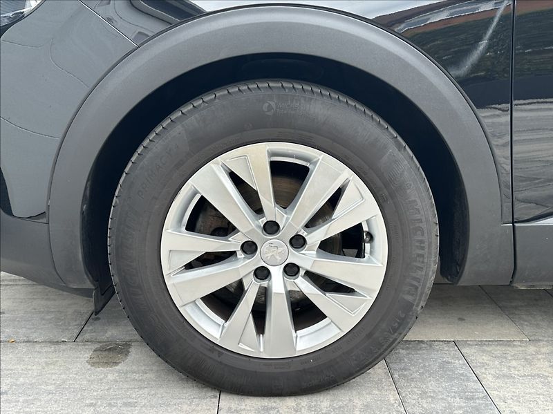 Peugeot 3008 1,5 BlueHDI 130PS  Active - fotka 44 z 55