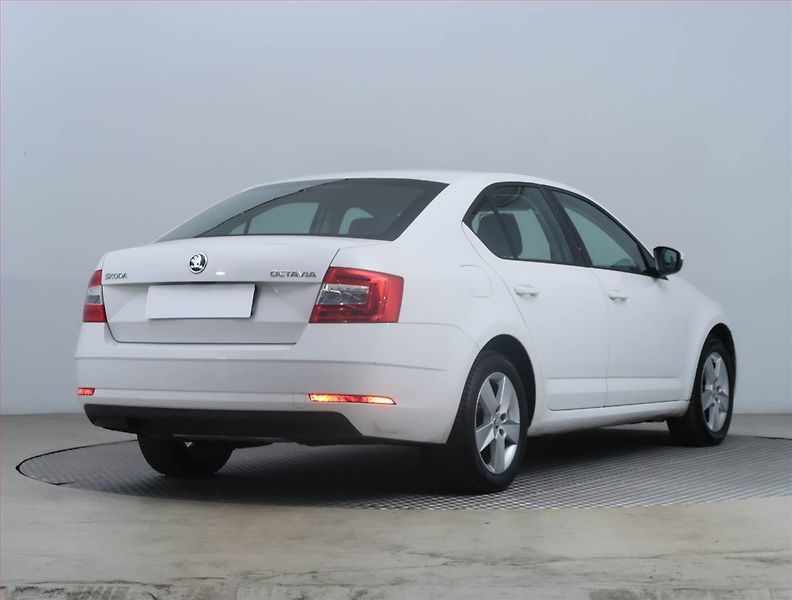 Škoda Octavia (2018) 1.6 TDI, Tempomat - fotka 5 z 14