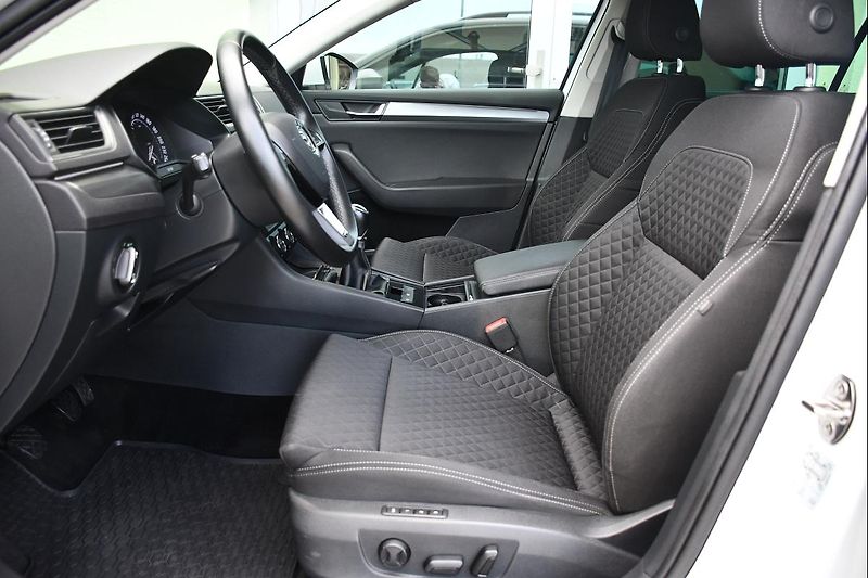Škoda Superb 1.6TDi 88kW STYLE - fotka 13 z 40