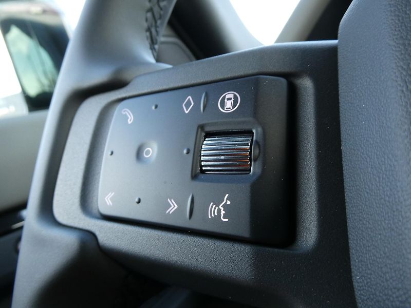 Land Rover Defender (2026) 110 3,0 X-Dynamic SE D200 - fotka 19 z 37