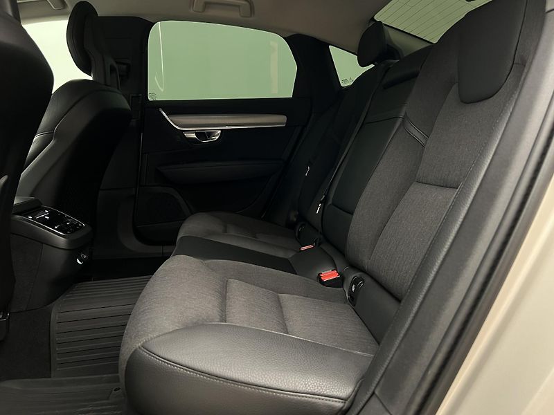 Volvo S90 D4 AWD MOMENTUM AUT - fotka 5 z 44
