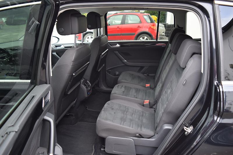 Volkswagen Touran (2017) 1.4TSI 110kw HIGHLINE BMT WEBA - fotka 15 z 51