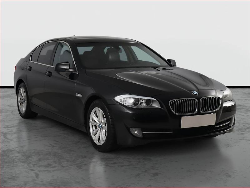 BMW Řada 5 (2013) 530d, Automat, Navi, Xenony - fotografie inzerátu