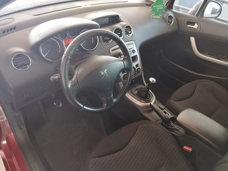Peugeot 308 (2010) 1,6HDI,80KW,7MÍST,PANOR,SER.KN - fotka 17 z 31