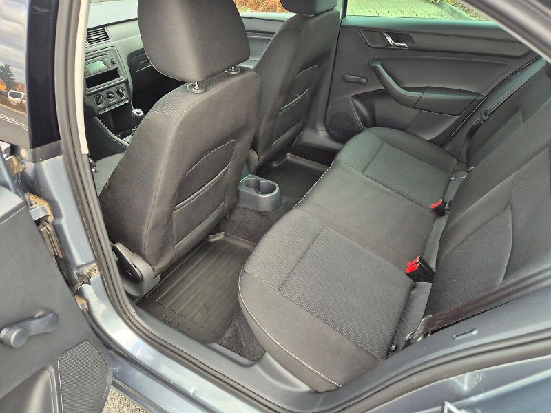 Škoda Rapid (2013) Ambition 1.6 TDI 77 kW 5°manuá - fotka 16 z 27