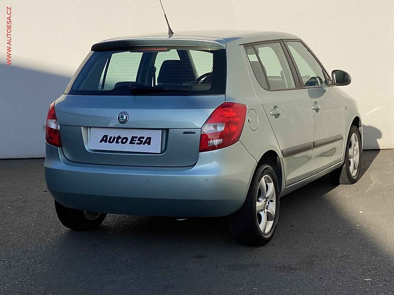 Škoda Fabia (2011) 1.2 TSi, Ambiente, výhřev sed - fotka 4 z 17