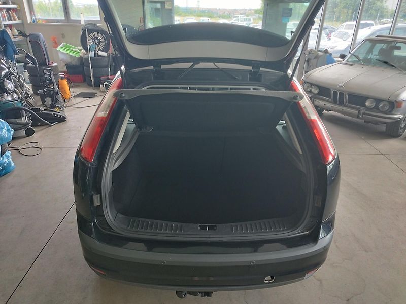 Ford Focus (2006) 2,0i,107KW,AUTOMAT,XEN,ALU,NAV - fotka 9 z 36
