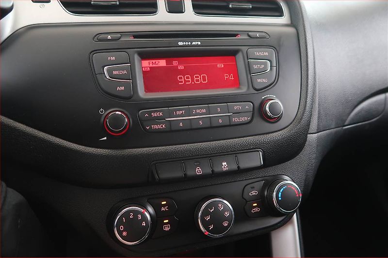 Kia Ceed (2013) 1.4 CRDi, nová STK, udržované - fotka 12 z 15