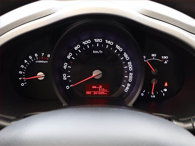Kia Sportage (2012) 1.6 GDI, po STK, slušný stav - fotka 9 z 12
