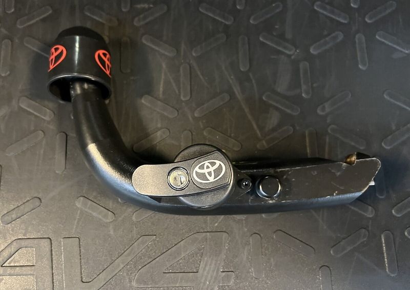 Toyota RAV4 2,5 Hybrid AT AWD GR SPORT Sky - fotka 17 z 23