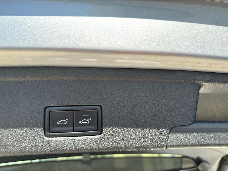 Volkswagen Touareg 3,0TDi 210kW R-line - fotka 18 z 23