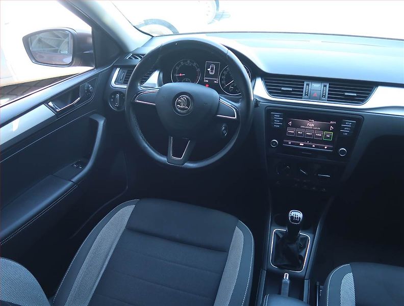 Škoda Rapid (2018) Spaceback 1.0 TSI - fotka 7 z 15