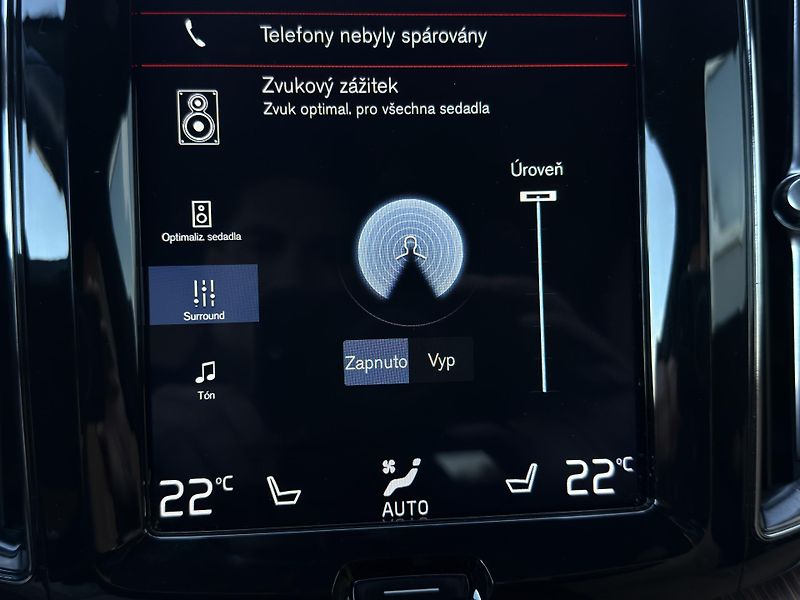 Volvo XC60 T5 AWD // MOMENTUM PRO  - fotka 39 z 49