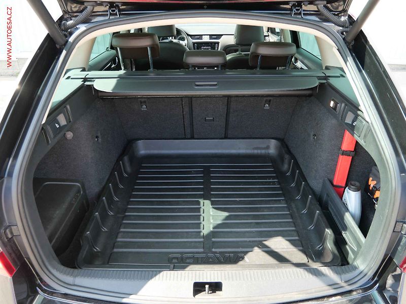 Škoda Octavia (2017) 1.8TSi 4x4, 2.maj,ČR, L&K - fotka 7 z 28