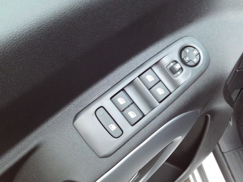 Citroën Berlingo (2026) PLUS Petrol 110k Manual - fotka 13 z 17