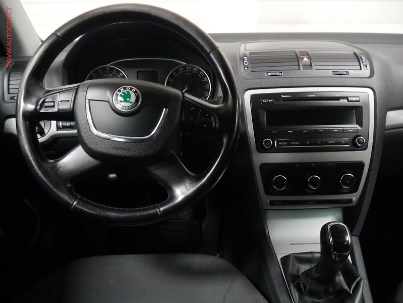 Škoda Octavia (2012) 1.6 TDi, autoAC - fotka 13 z 19
