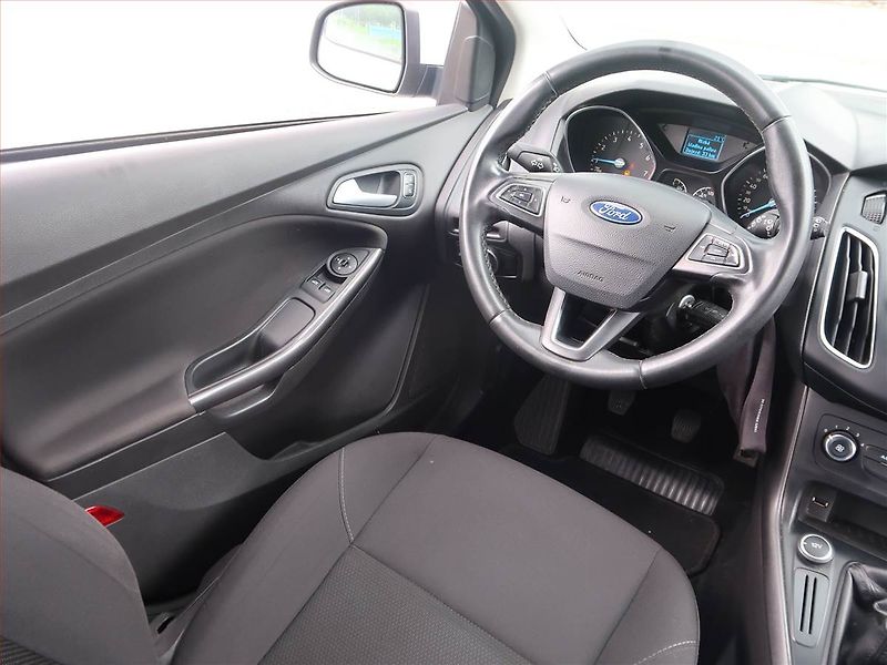 Ford Focus (2015) 1.6 i, Serv.kniha - fotka 7 z 17