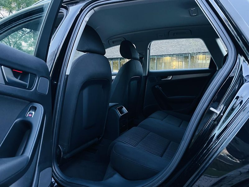 Audi A4 2.0TDI MAN VÝHŘEV SERVISKA LED - fotka 29 z 41