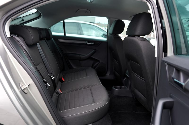 Škoda Rapid 1.0 TSI  Style, manuál, ČR - fotka 29 z 39
