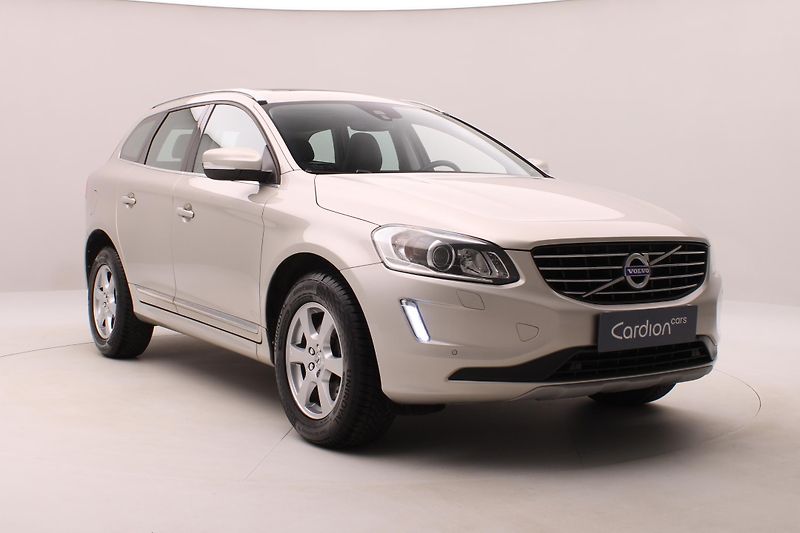 Volvo XC60 D4 AWD SUMMUM AUT  - fotka 14 z 42