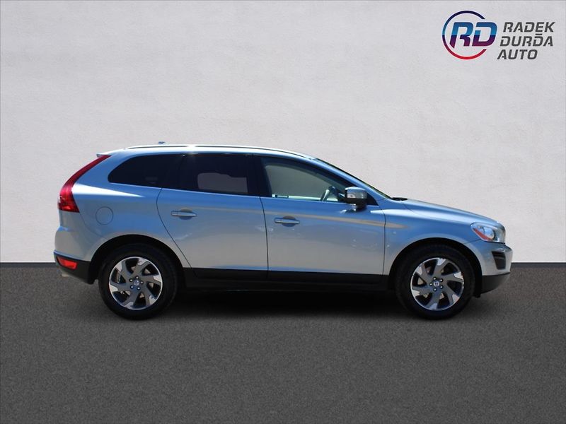 Volvo XC60 2,4 D4  ČR,A/T,4x4,OCEAN RACE - fotka 4 z 31
