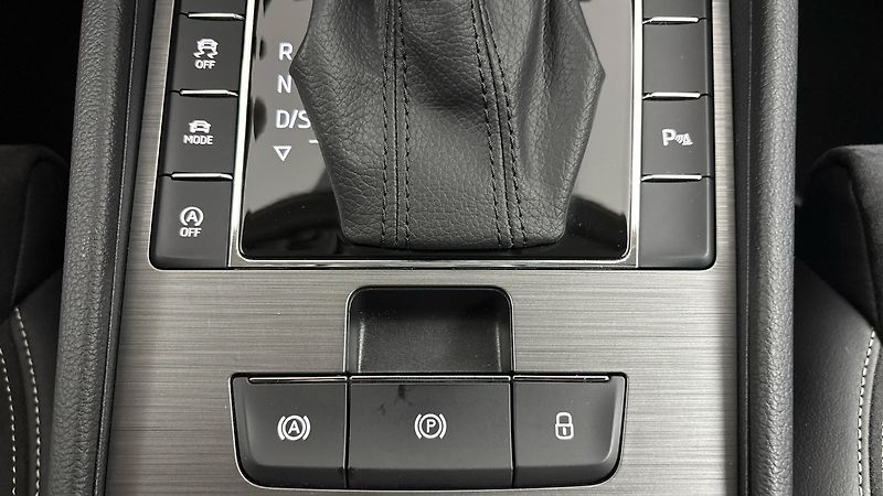 Škoda Superb 2.0 TSI DSG Style - fotka 23 z 28