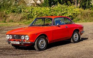 Vydražená Alfa Romeo 2000 GT Veloce, jejímž majitelem byl populární zpěvák Karel Gott.