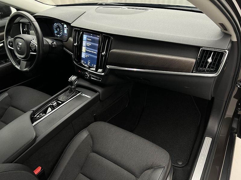 Volvo V90 CC D5 AWD AUT CZ - fotka 19 z 33