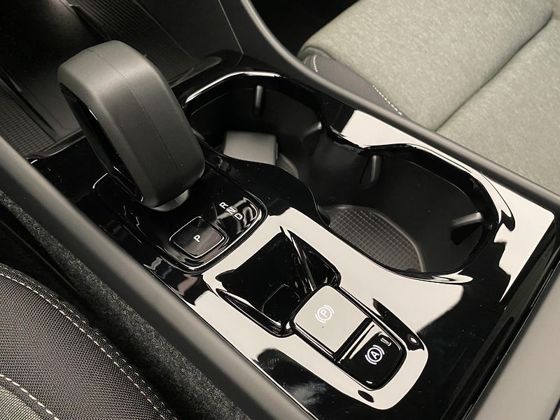 Volvo XC40 (2025) B3 AUT DARK PLUS - fotka 35 z 48