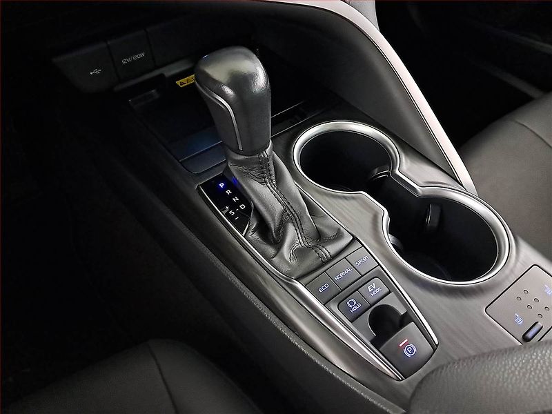 Toyota Camry (2023) Executive 2.5 Hybrid - fotka 13 z 19