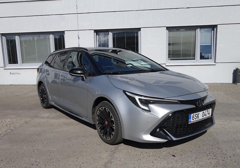 Toyota Corolla (2023) 2,0 Hybrid - fotka 2 z 27
