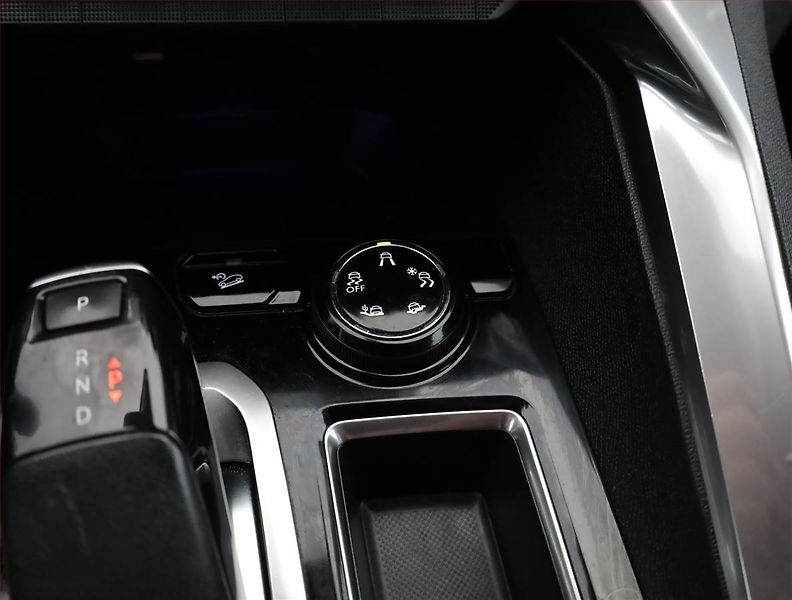 Peugeot 5008 (2018) 1.6 THP, Automat, 7 míst - fotka 12 z 21
