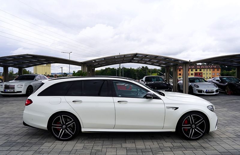 Mercedes-Benz Třídy E E63 S AMG 4Matic+// 615 PS - fotka 7 z 48