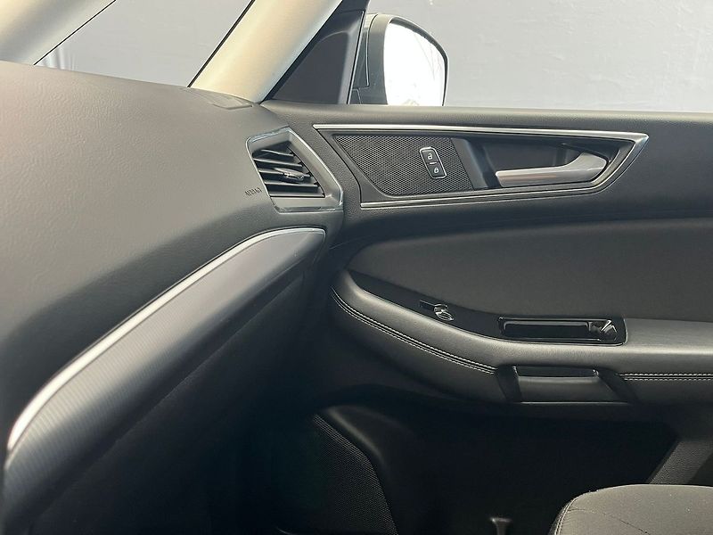 Ford Galaxy 2,0 140kW Titanium AWD 7míst - fotka 66 z 70